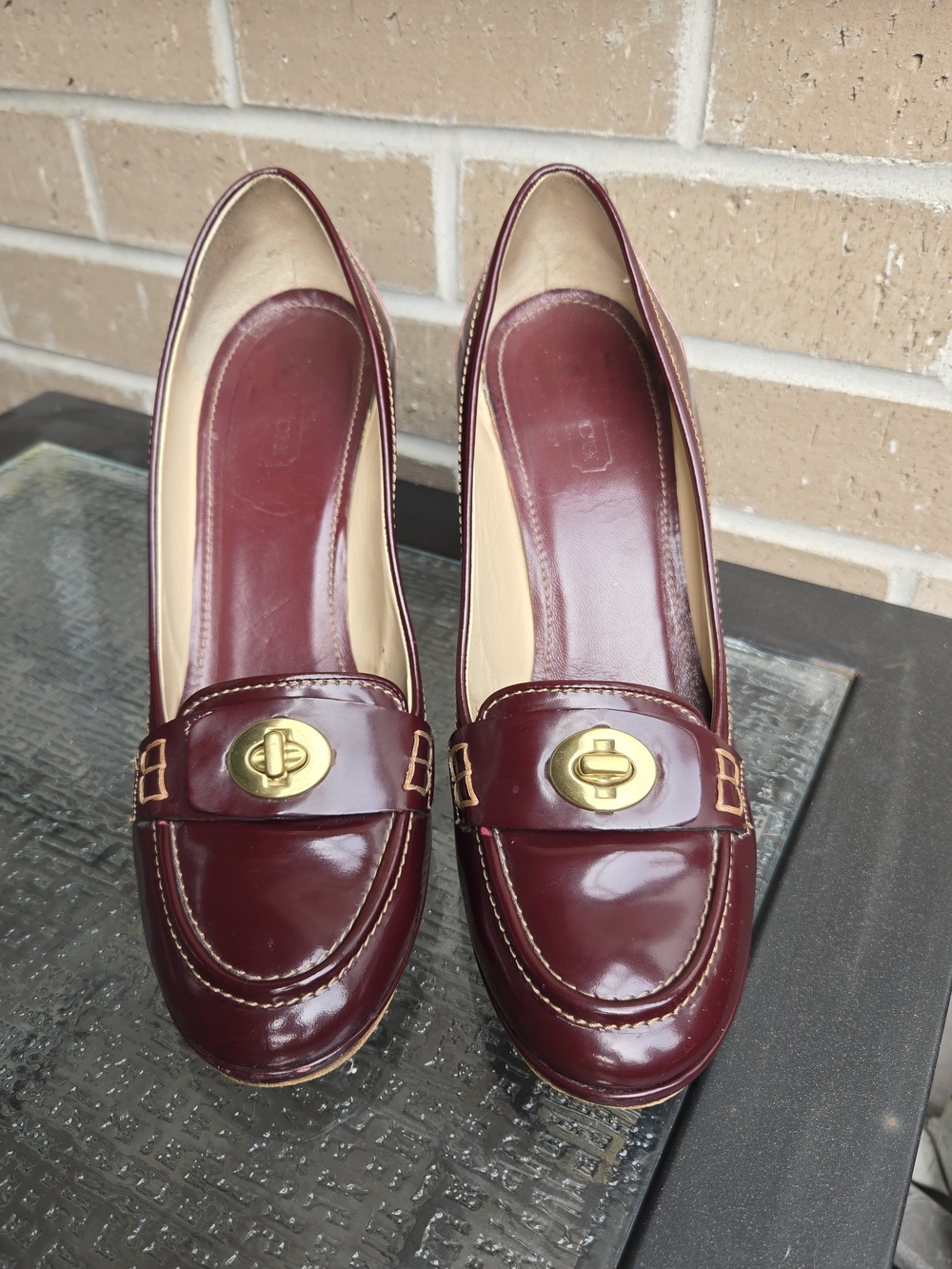 Coach Burgundy Patent Leather Heels with Gold-Tone Turnlock Made In Italy 9,5 B - Picture 3 of 13